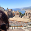 ギリシャ劇場でダンサーだったのか？