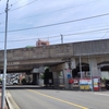 烏森踏切の跡地を訪ねてみました。交通渋滞もなくなり、静かな界隈に。