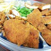 強く咲くタイピン