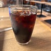 エクセルシオールカフェ 渋谷マークシティ店｜作業もリラックスも◎ 渋谷の“静カフェ”で味わうアイスコーヒーの余韻