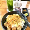 ルアンパバーンの宿から目と鼻の先にあるローカルカフェで食べるベトナム風ラオス料理