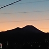 夕焼けに富士山おでんに奥多摩の酒