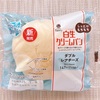 ファミマ: 白生クリームパン（ダブルレアチーズ）♡ スイーツとパンの違いは…