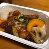 『黒酢にんにく醤油ダレでコク旨 根菜と柔らか豚バラの唐揚げ』たまにはこんなに豪勢な朝食はどうでしょう！！旬すぐの冷凍食品は美味いぞ！！