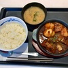 期間限定！冬に鉄板のビーフシチューです　@松屋