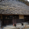 兵庫県三田市にあるかやぶき屋根の蕎麦屋。峠の茶屋 一軒家で茶そばをいただく。
