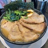 源泉 海老名店〜醤油豚骨チャーシューメン／中盛／ほうれん草／半ライス無料／家系ラーメン／海老名駅西口〜