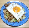 我が家の食卓ものがたり　カレー味の焼きそば　より。