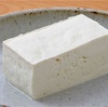 雨が続くと仕事もせずに豆腐ばかりをかじってる