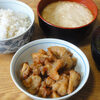 今日の食べ物　朝食に軟骨唐揚げととろろ