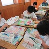 ５年生：図工　自画像完成へ