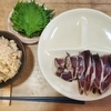 【休肝日のご褒美ごはん】カツオのたたきと炊き込みご飯でほっこりディナー♪