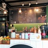 バンコクのコーヒースタンドとローカルレストラン