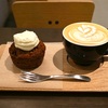 代官山の「it COFFEE」でキャロットケーキ、カフェラテ。