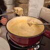 スイス、ベルンで超本格ローカル流チーズフォンデュを食べてみた！日本のフォンデュとの違いは？クセがある？徹底レポート