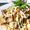 チェンマイのローカルのお弁当屋さんストリートにある”おばあちゃんのお店”の材料で作るパッタイ風パッシーユ(*´艸`*)