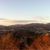 朝日をあびる西の山々