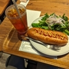 【高田马场】NEW YORKER'S Cafe 高田马场1丁目 分店，品尝时髦的热狗🌭。(NEW YORKER'S Cafe 高田馬場1丁目店)。