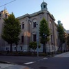 石原裕次郎さんの部屋に残る小樽 。　栄えた街並み、銀行群や海。
