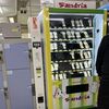 行列の出来るサンドイッチの自販機＜JR北海道札幌駅＞