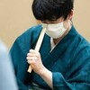    いつか結婚するであろう？藤井聡太棋士の夫婦喧嘩。  「（奥さん）あんたもなんか言い返しなさいよ　いい加減！」  藤井、すでに２０分の長考中の沈黙が続く。  「（奥さんはまたギャーギャー言う』・・・