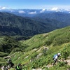 青空のもと、白山をゆく