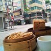 【香港：油麻地】【閉店】 エビ蒸し餃子が激ウマ！ 路上で食べられる 大のお気に入り飲茶屋『富記美食』へ再び～