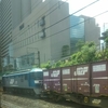 湘南新宿ラインのグリーン車から貨物列車をキャッチしました