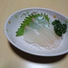 我が家の晩酌タイム　ハーフサイズのヒラメの造り　より。