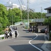 登校の風景：中学生がたくさん