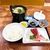 青森県八戸市/八戸名物を小鍋で堪能！八食センターの勢登鮨さんで刺身付きのせんべい汁定食を食べて来ました。