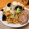 ドンキホーテＰＢの「濃い味＆ニンニクの皿うどん」を謎肉と自家製チャーシューで二郎っぽく仕上げました。