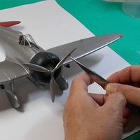 （11）「1/32 九六式艦上戦闘機　三菱 A5M2b 日華事変」を作ります。デカールを貼ります。　