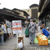 津軽藩ねぷた村の朝市は10月4日までの毎週日曜日、早朝6時半から