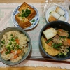きりたんぽ鍋とおじや。厚揚げ。きゅうりと竹輪。蒸し栗。