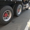群馬県渋川市半田国道17号大型トラックのタイヤ脱落し歩道の男性直撃で重傷