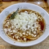 【今週のラーメン５１８２】丸幸（東京・武蔵境）ラーメン 薬味増し ＋ ネギ皿 ＋ アサヒスーパードライ ＋ 多満自慢 生貯蔵酒ＤＲＹ　〜ストレス抱える現代社会に安寧感じるノスタルジックな中華そば！