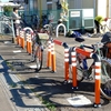 棚倉駅前で老人会自転車組み立てショーが始まった