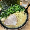 【オススメ】らっち家 瀬谷本店〜ラーメン中／のり／ほうれん草増し／ライス大／壱六家／長多屋製麺／家系ラーメン〜