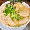 「楓神」の豚骨ラーメン。