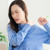 【夏の冷房による肩こり】ひどい肩こりになってしまう原因を解説