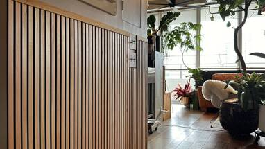 細長い工作材でリブパネル風の腰壁を自作する