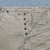官給品には存在しないカラーです！【アメリカの軍服】陸軍M42HBTトラウザーズ（初期型・カーキ・C社モデル品）とは？ 1344 🇺🇸 ミリタリー  US ARMY M1942 HBT TROUSERS （KHAKI・EARLY MODEL）1940S REPRO