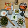 レンチン目玉焼き。いわし水煮缶。米粉の焼き物自分で作る。