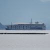 　海辺の風景・豪華客船がンツウ