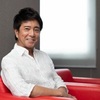 全裸の祖父が、排泄物を家の壁に塗っていた