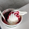 コストコのソフトクリームとダークチェリーサンデー