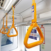 電車の吊り革を掴めない人がいるんだってね