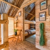 英カールスバーグ、森の中にパブを建設するリアリティーショーをWebで公開。Airbnbで宿泊も可