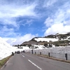 雪の回廊を抜けて――真っ白な高原を走る春ツーリング体験